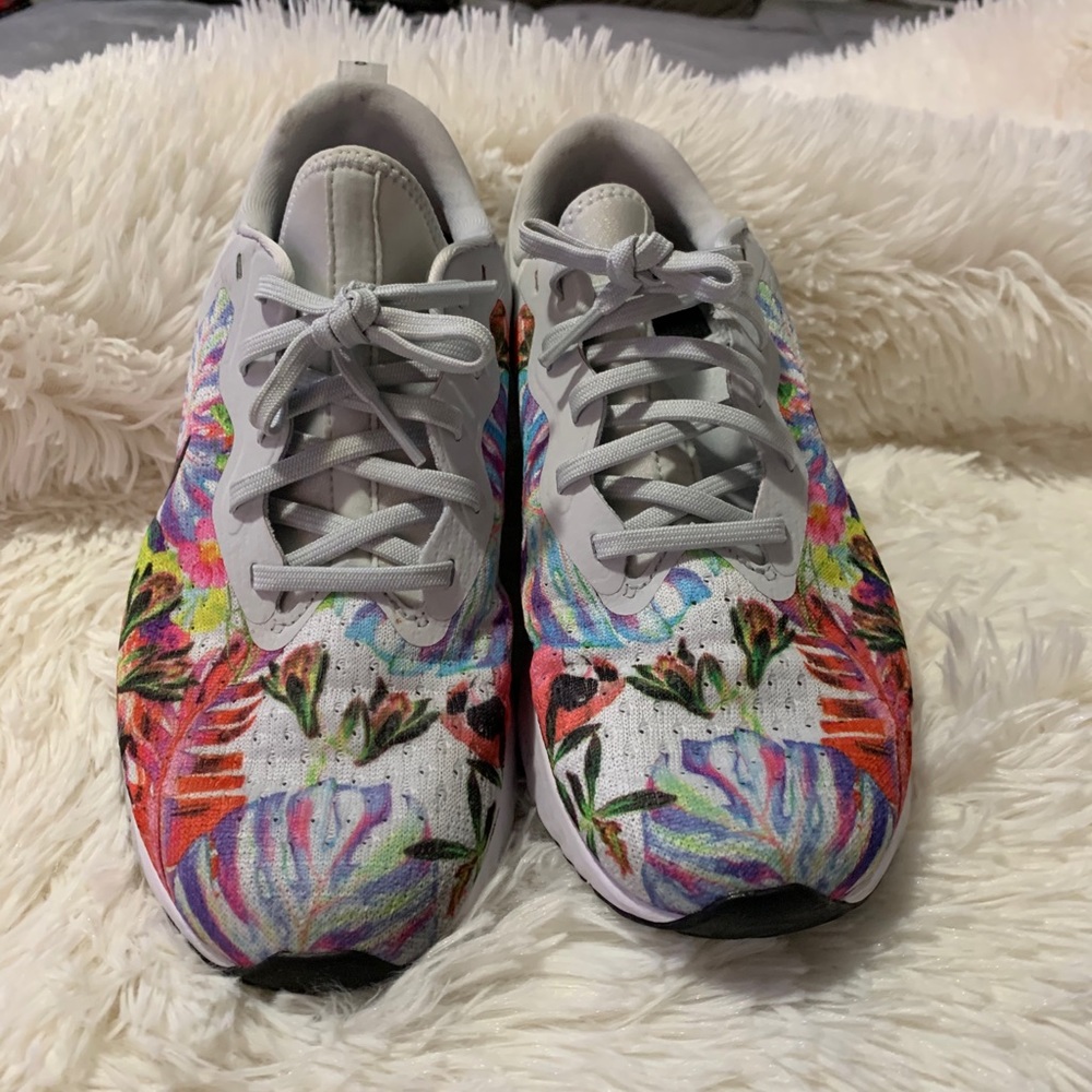 Nike Odyssey "Hawaiian" AV3521-001 size 9.5  $75